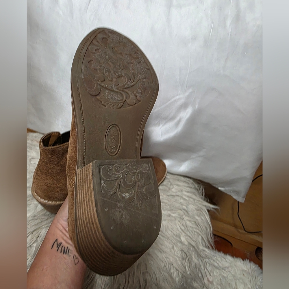 Sofft/ Brown Euro Soft Ankle Boots - Picture 5 of 7